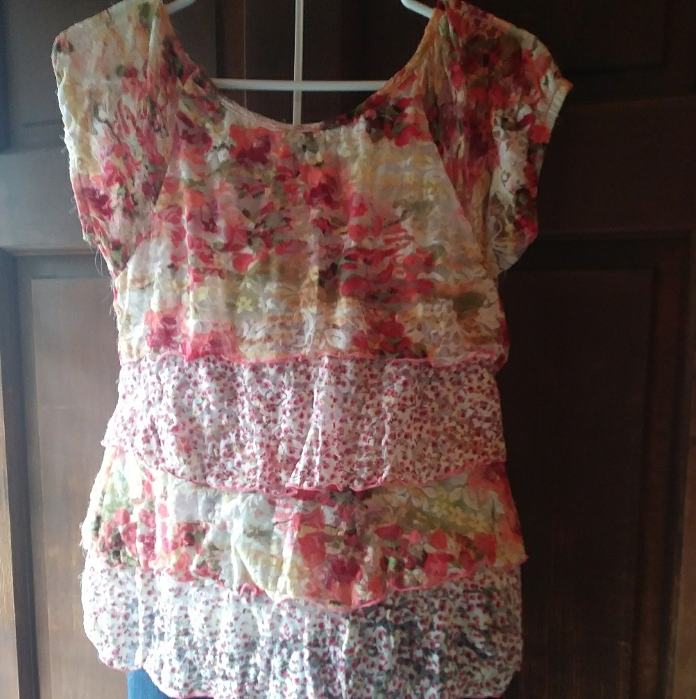 New Directions Petite Flower Ruffle Top
